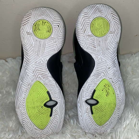 Nike Kyrie Flytrap 3 Basketball Sz 8 - Picture 14 of 14